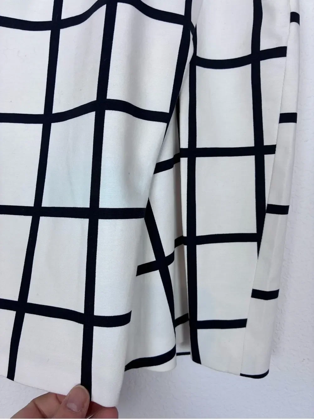 WHBM Unique Pleat White & Black Windowpane Skirt w/front side pleat steps up